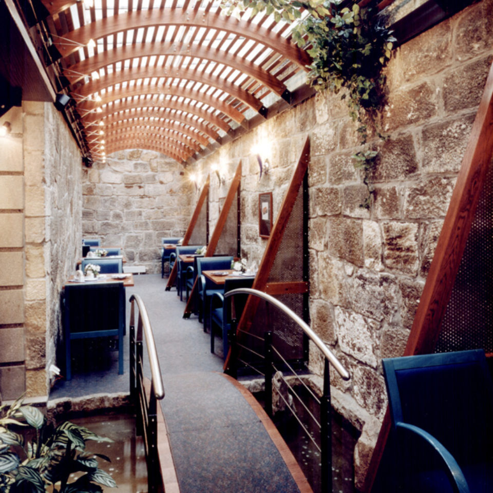 RESTAURACE SUTERÉN – KARLOVY VARY / 1996